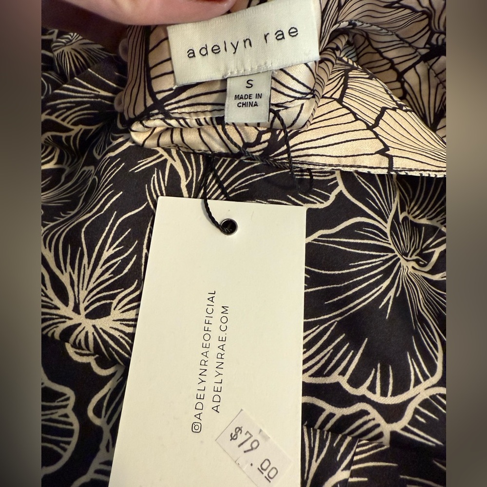 Adelyn Rae NWT S BLOUSE - Picture 5 of 5